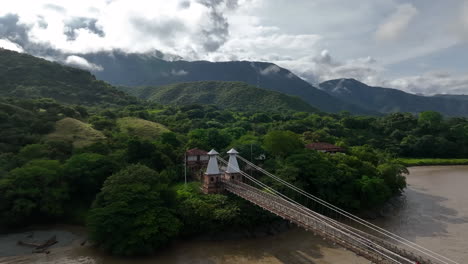 Luftaufnahme-Der-Brücke-Des-Westens-Und-Cauca