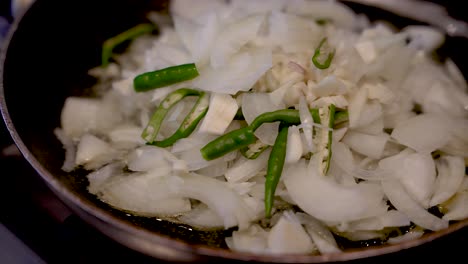 Close-Up-View-Of-Fresh-Sliced-White-Onions