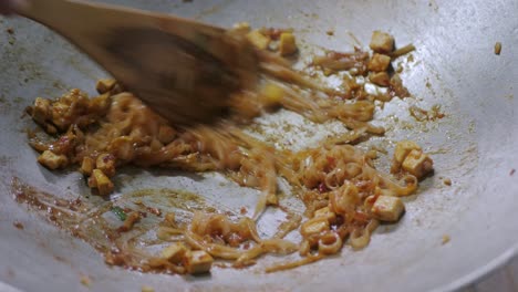 cooking-fry-Pad-Thai-in-kitchen-Famous-street