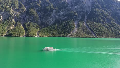 Tour-boat-sailing-on-beautiful-lake-and-mountain
