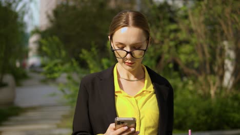 Office-Worker-Female-Adult-Looking-at-Phone-Screen
