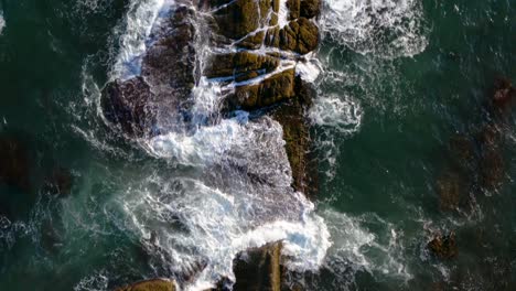 Drone-tracking-close-up-shot-sea-waves-crashing