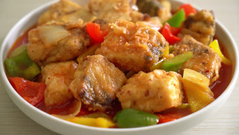 fish-stew-with-tomato-and-pepper-on-plate