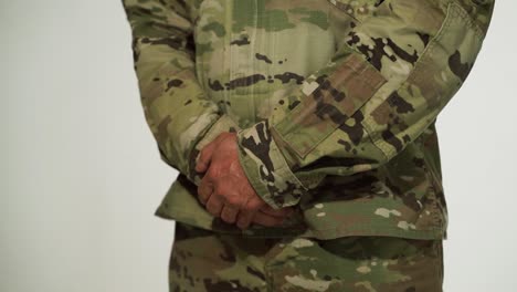 Middle-body-close-up-of-a-military-soldier