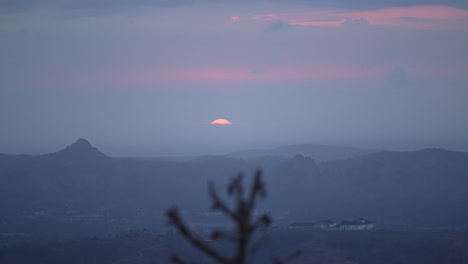 The-sunset-emits-its-rays-a-very-beautiful