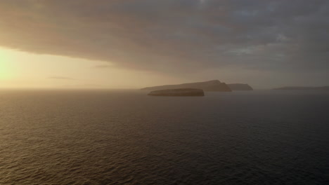 Luftpanoramablick-Auf-Die-Griechischen-Inseln-Während-Des-Sonnenuntergangs
