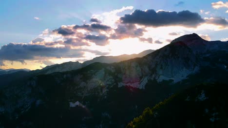 Imágenes-De-Drones-En-Movimiento-Filmadas-En-Las-Montañas-Eslovenas