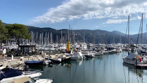 Barcos-En-El-Puerto-De-Saint-jean-cap-ferrat-Alpes-Marítimos-Riviera-Francesa