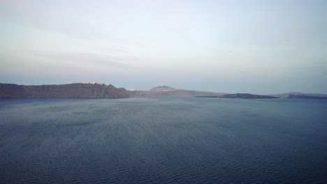 Panoramablick-Auf-Fira-In-Santorini,-Griechenland