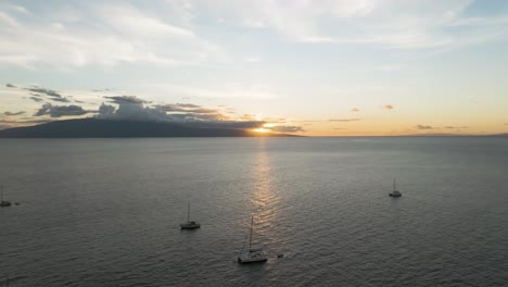 Hawaii-Sonnenuntergang-Hinter-Der-Insel-Lanai