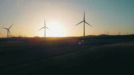 Windmühle-In-Spanien-Bei-Sonnenuntergang-Antenne