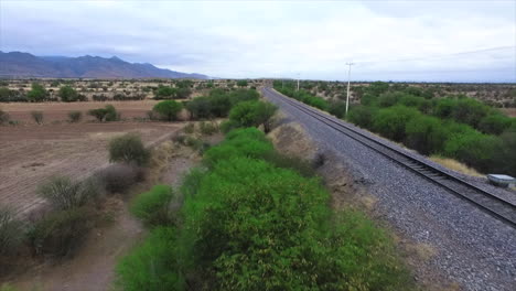 Línea-De-Tren-De-San-Luis-Potos-México-En-El
