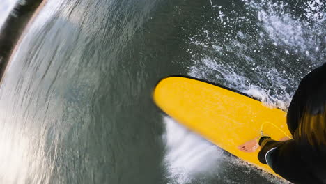 Surfer,-Der-Kleine-Welle-Auf-Tropischer-Insel-Pov-Surft