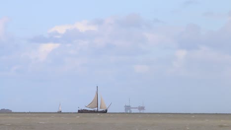 Sailing-boat-underway-on-the-Wadden-Sea-near