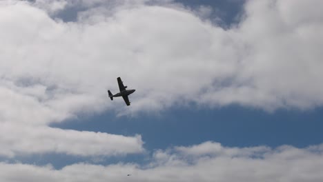 Grumman-Flugzeug-Bereitet-Sich-Auf-Die-Landung-Des-Wasserflugzeugs-Vor