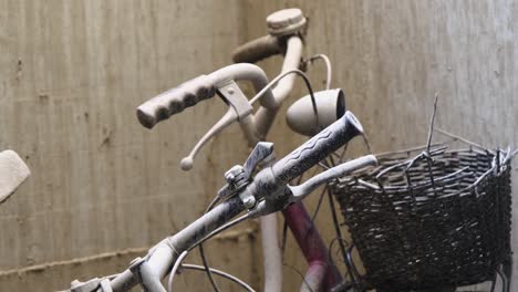 Abandoned-broken-bikes-handlebars-left-leaning-on-a