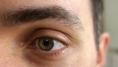 Seitenansicht-Des-Grünen-Menschlichen-Auges-Hautnah