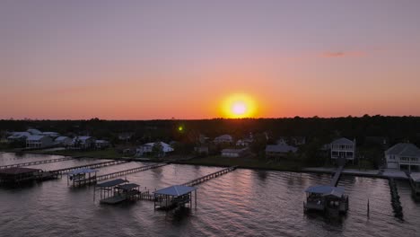 Sonnenuntergang-über-Elberta-Alabama-In-Der-Nähe-Von-Pirates-Cove