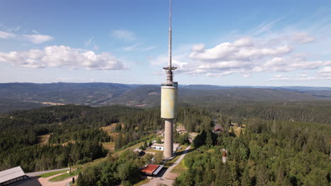 Vuelo-De-Drones-Alrededor-De-Tryvann-En-Oslo-Noruega