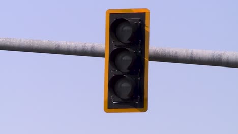 TRAFFIC-LIGHT-NO-POWER-DURING-THE-DAY