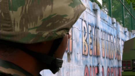 Soldier-patrol-the-favela-do-aleman-in-Rio