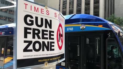 NY-TIME-SQUARE-GUN-FREE-ZONE-SIGN