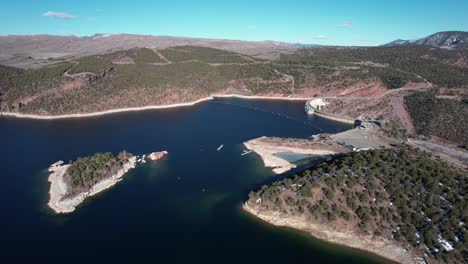 Luftbild-Des-Wasserkraftwerks-Flaming-Gorge