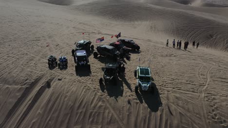 dune-buggies-driving-down-the-Glamis-Sand-Dunes