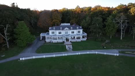 aerial-push-in-to-moses-cone-manor-house