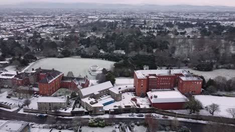 Luftbild-Von-Dublin,-Das-Im-Winter-Schneit