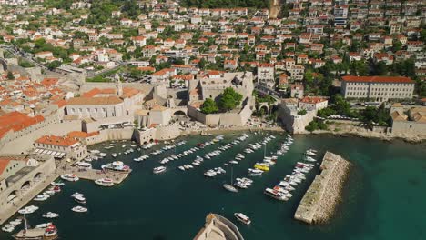 Aerial-approach-of-the-Harbor-in-Old-town