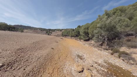 Fast-dynamic-FPV-flight-down-dry-riverbed-of