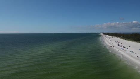 Beaches-of-Bradenton,-Sarasota,-Florida-area-beachfront-drone-footage---panoramic-view