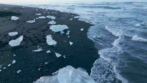 Iceberg-Fragments-Drift-Ashore-On-Diamond-Beach-In-Iceland