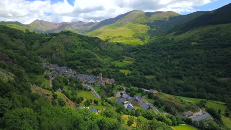 Aerial-View-Of-Durro-Village-Nestled-In-Boi-Valley-In-The-Pyrenees