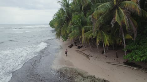 Hombre-Encontrado-En-Playa-Aislada-En-Costa-Rica