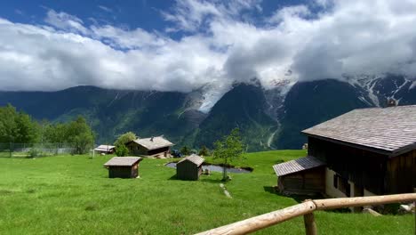 Parc-De-Merlet-Con-Panorama-De-La-Cordillera-Del-Mont-Blanc-En-Les-Houches,-Chamonix,-Francia