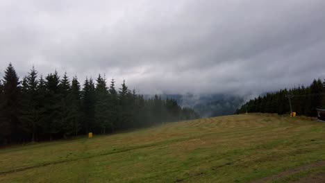 Lluvia-E-Impresionantes-Paisajes-Naturales-Con-Niebla-Ligera