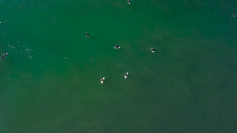 Oceanside-Pier-Surfer-Drohnenblick