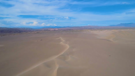 Drohnenaufnahmen-Südkalifornien-Dumont-Dünen-Mojave-Wüste-Riesige-Sanddünen
