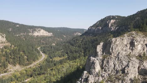 Drone-orbiting-around-canyon-edge-in-Spearfish-Canyon