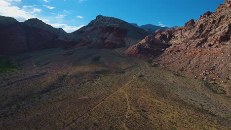 Drohnenaufnahmen-Des-Nationalen-Schutzgebiets-Red-Rock-Canyon-In-Nevada