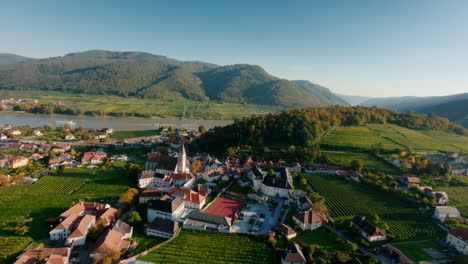 Slow-ascending-roundshot-of-Spitz-in-the-Wachau-Valley