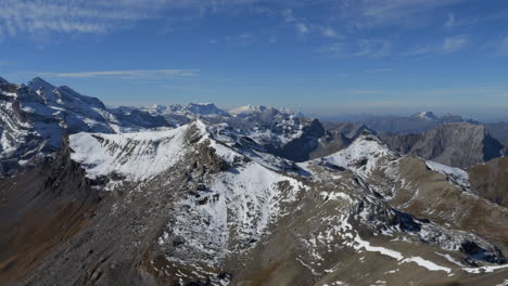 Toma-Panorámica-De-Las-Maravillosas-Vistas-De-Las-Montañas-Jungfraujoch,-Conocidas-Como-La-Cima-De-Europa