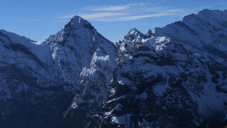 Toma-Cinematográfica-De-Maravillosas-Vistas-De-Las-Montañas-Jungfraujoch,-Conocidas-Como-La-Cima-De-Europa