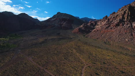 Imágenes-De-Drones-Ascendentes-Del-área-De-Conservación-Nacional-Del-Cañón-De-Roca-Roja-Nevada
