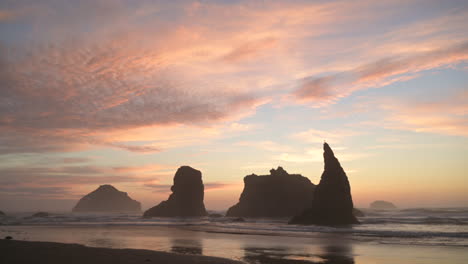 Sonnenuntergang-Am-Strand-Von-Bandon,-Oregon