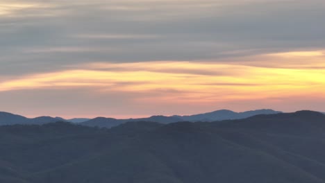 Panoramablick-Auf-Einen-Wunderschönen-Sonnenuntergang-An-Einem-Herbsttag