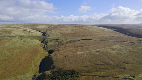 Drohnenaufnahmen-Von-Saddleworth-Moor-Ist-Ein-Moorgebiet-Im-Nordwesten-Englands