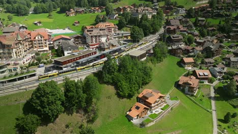 Aerial-view-of-the-train-pulling-into-the-station-in-Wengen,-Switzerland
